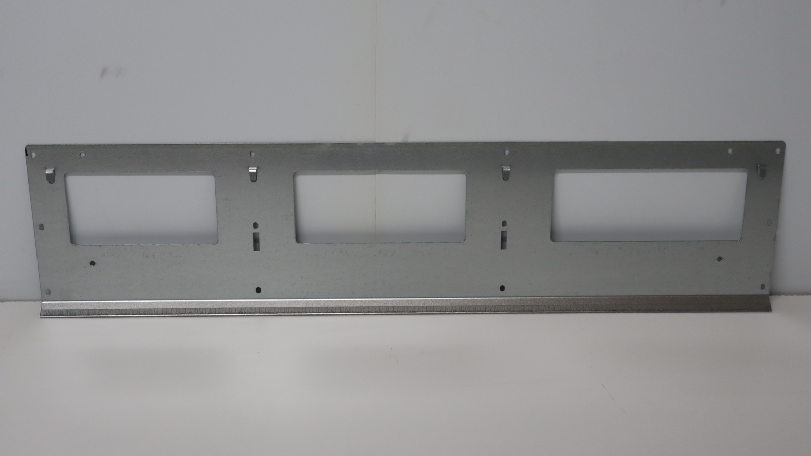 FRONT RAIL ROLLOUT HOLES MIRRORED NXB-4 2006